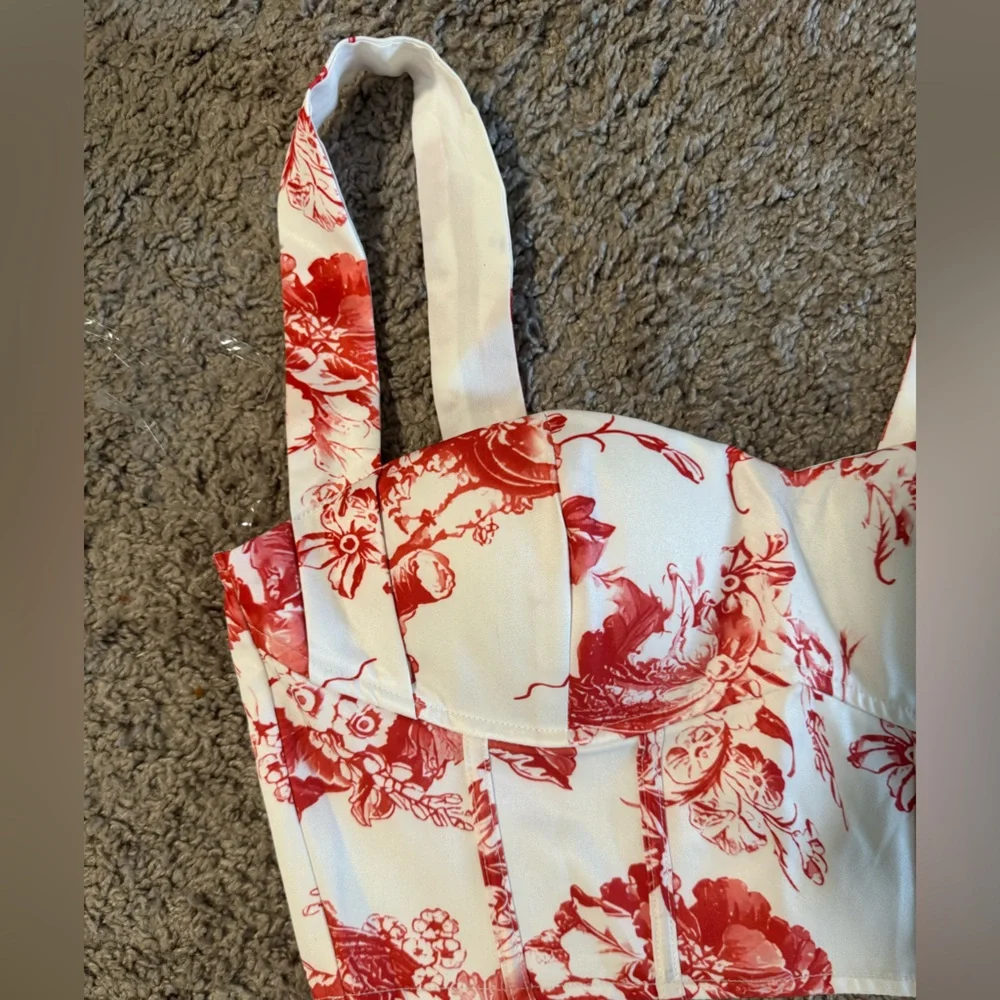 Fashion nova floral corset top. Size M - Picture 5 of 7